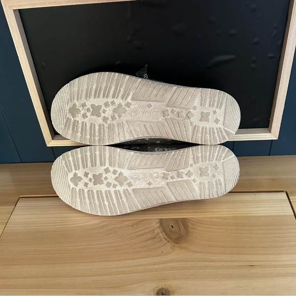 Hey Dude loafers Size 7. Green color, bandanna design. Ver g condition - Picture 5 of 5